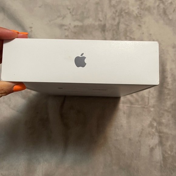 Ipad 8 generation box new - Picture 2 of 6